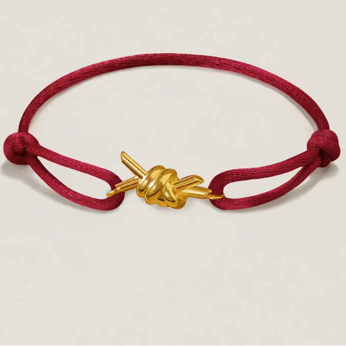 The Knot bracelet, close-up on the silk knot