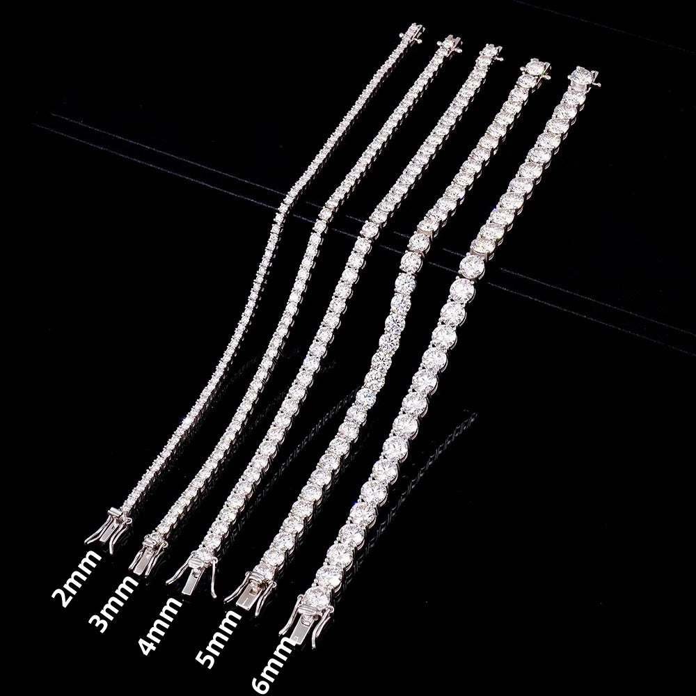 The Tennis Silver bracelet, close-up on the stone setting